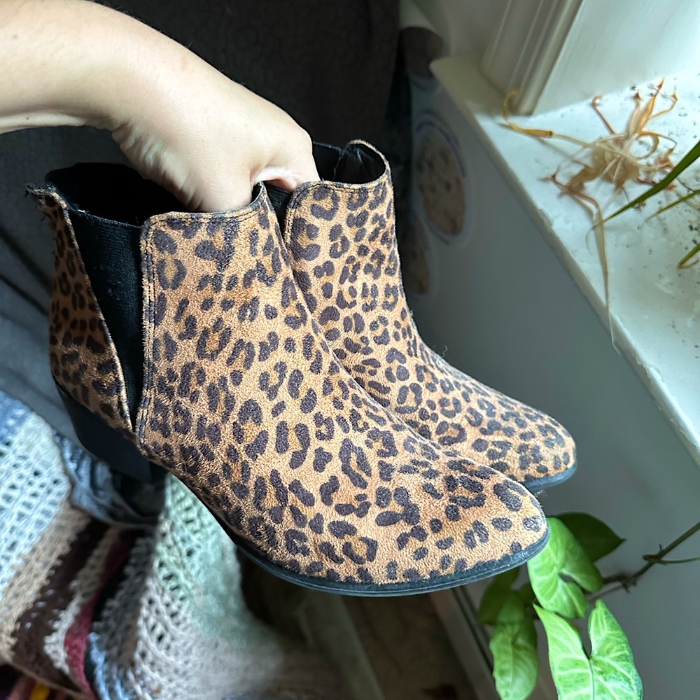 Women’s leopard print booties size 8